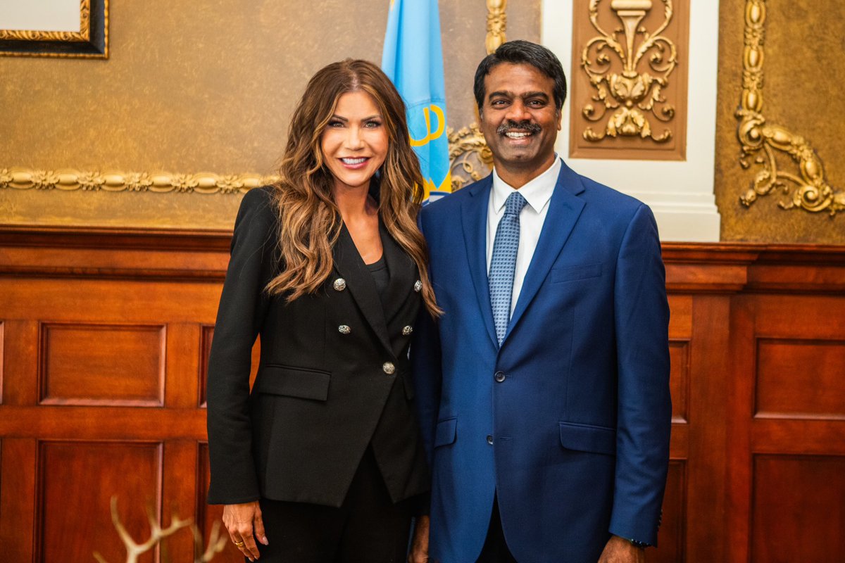 Top U.S. Cyber Defense Official Uploads Sensitive Documents to ChatGPT, DHS Investigation